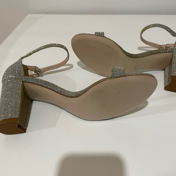 Stuart Weitzman Nearly Nude Sandals 9.5 Platinum NWOT - Picture 6 of 9